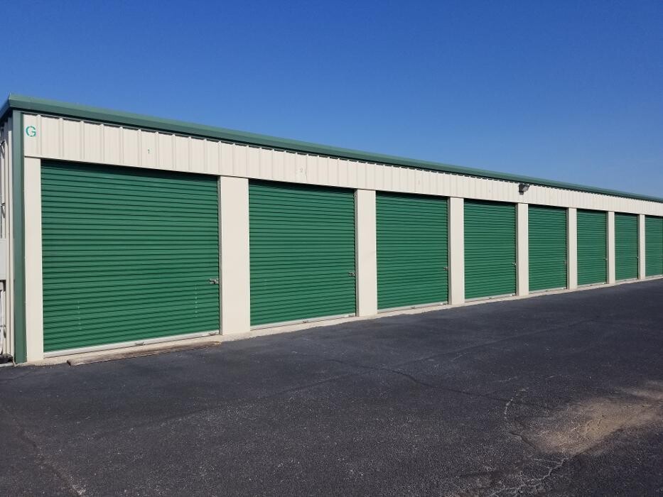 Images Superior Storage - Oak St
