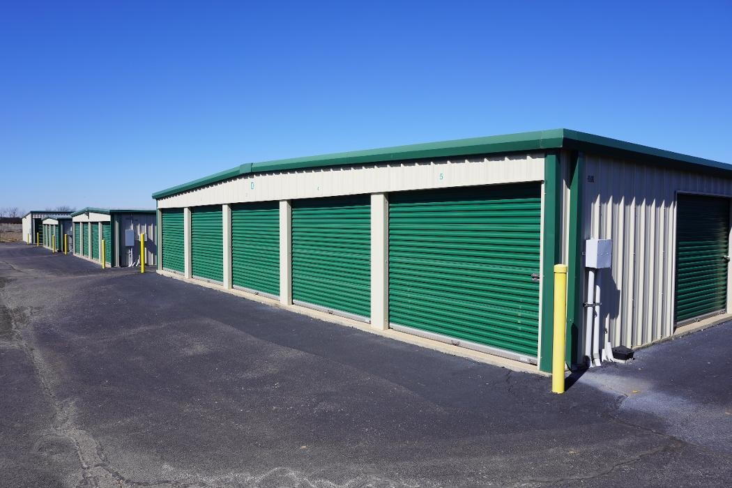 Images Superior Storage - Oak St