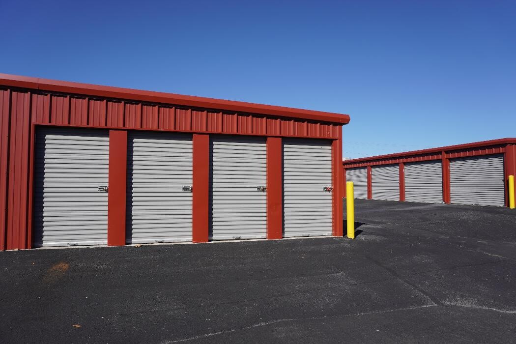 Images Superior Storage - Robinson Ave