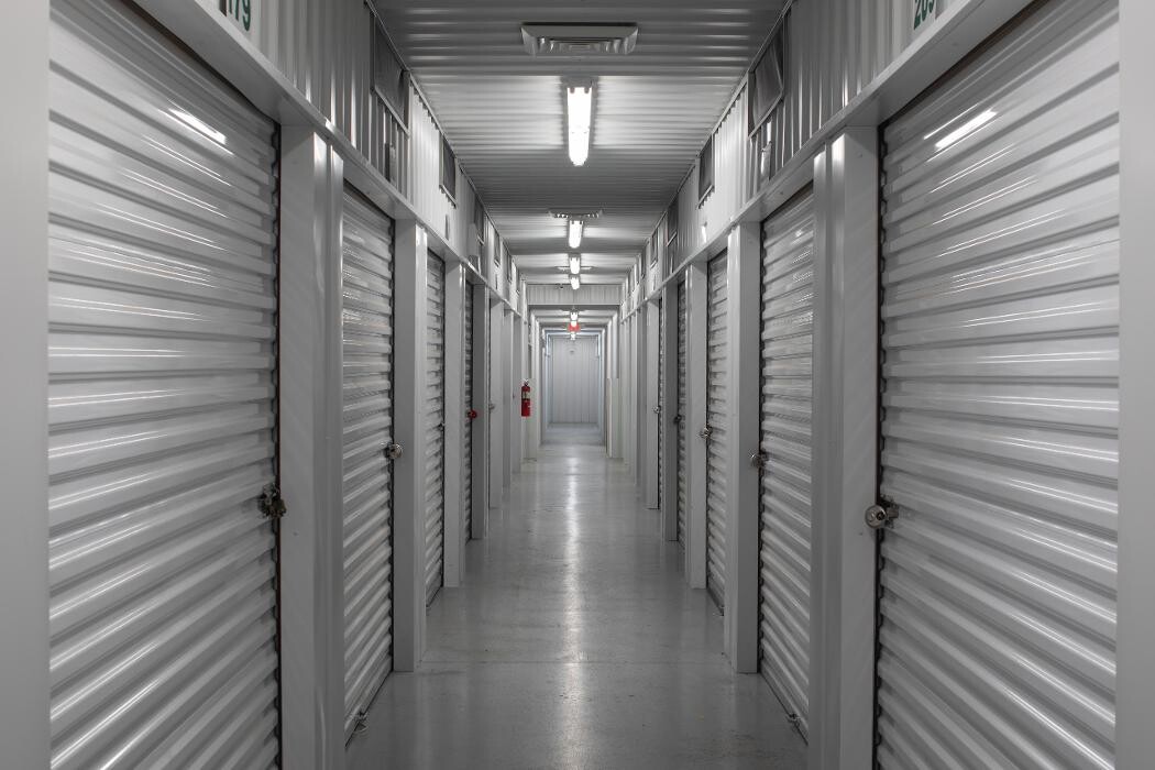 Images Superior Storage - King