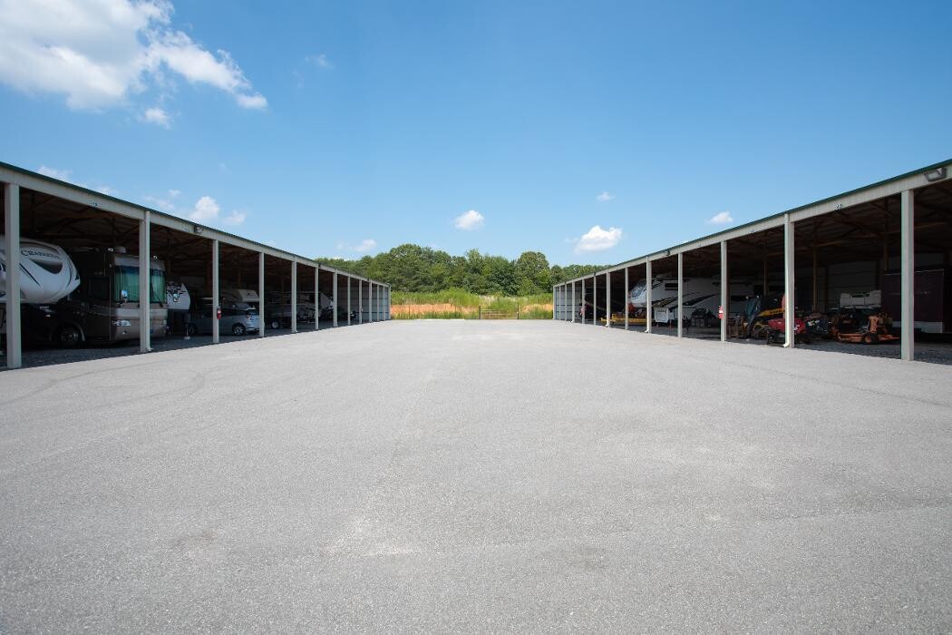 Images Superior Storage - King