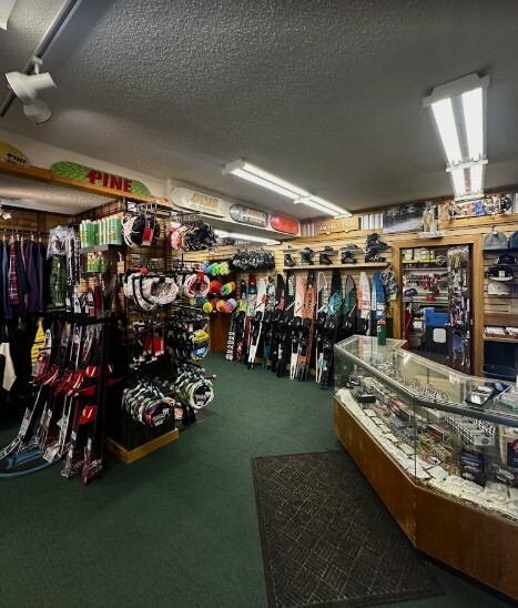 Images Pinewski's Ski & Board Shop