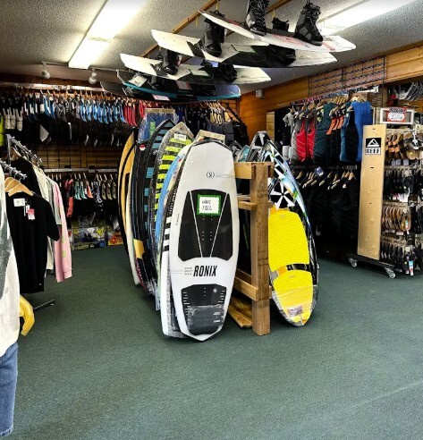 Images Pinewski's Ski & Board Shop
