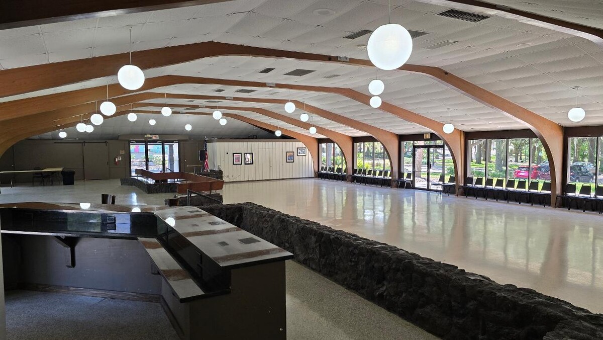 Images Venue on Lake Lily / Maitland Civic Center