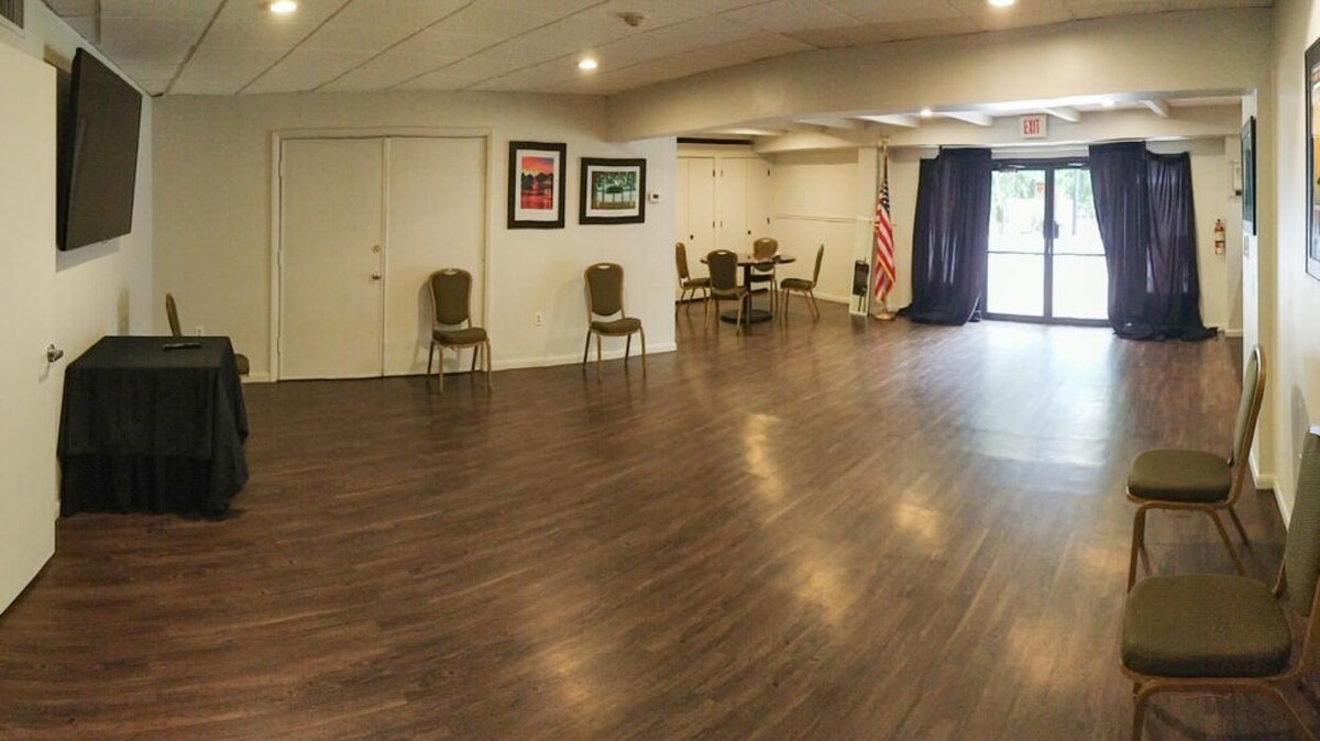 Images Venue on Lake Lily / Maitland Civic Center