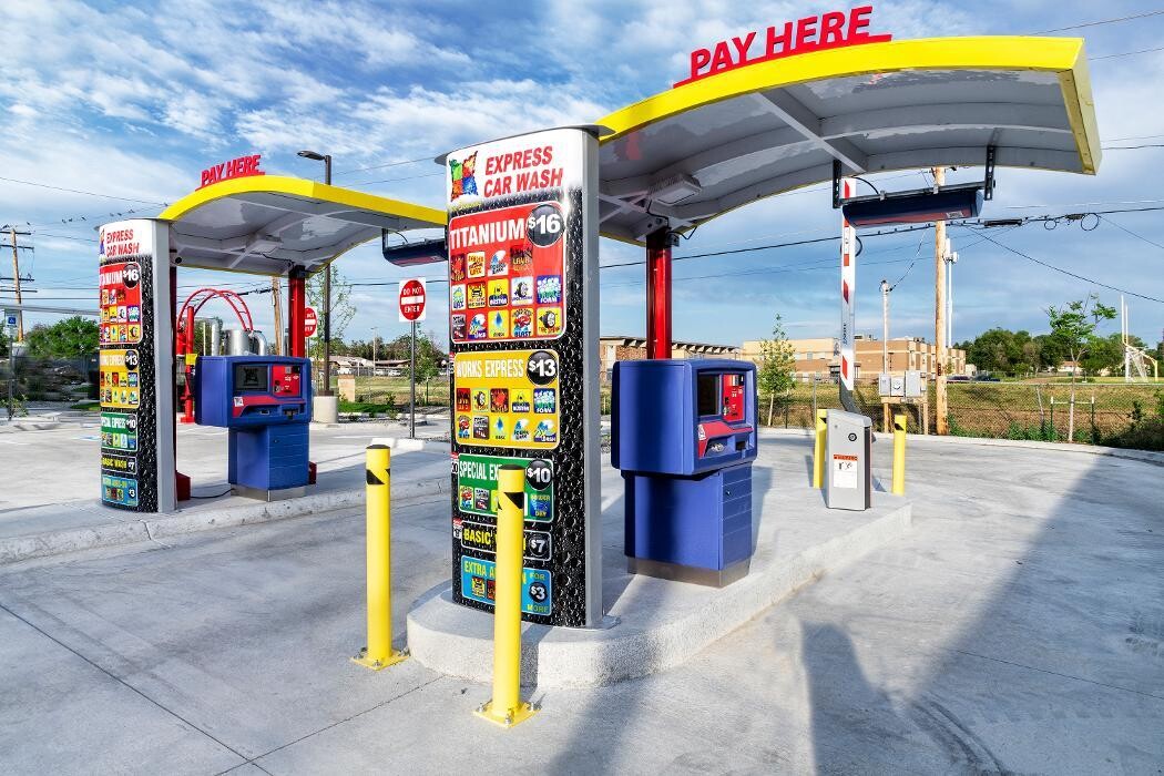Images Four Seasons Car Wash