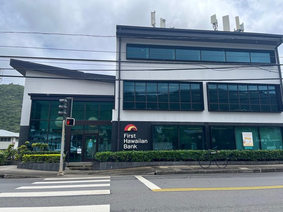 Images First Hawaiian Bank Manoa Branch