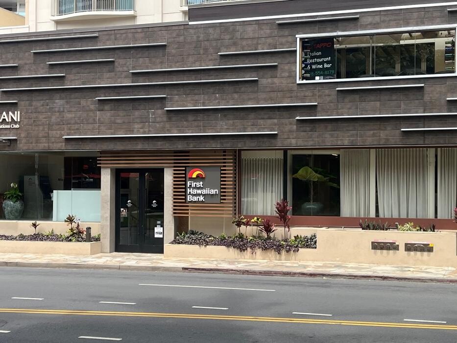 Images First Hawaiian Bank Waikiki Branch