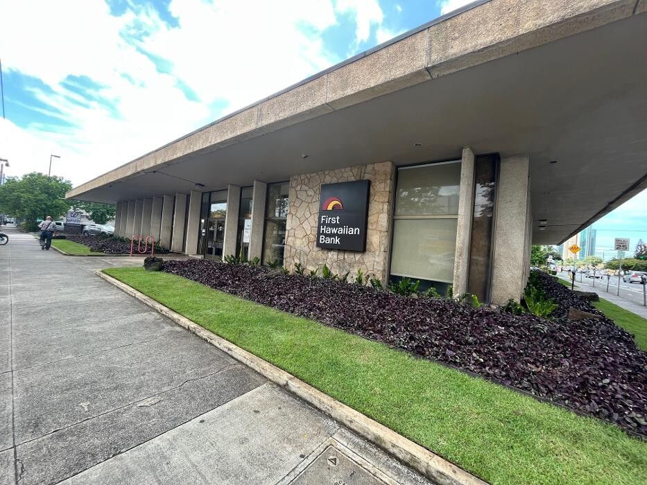 Images First Hawaiian Bank Makiki Branch