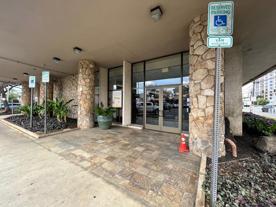 Images First Hawaiian Bank Makiki Branch