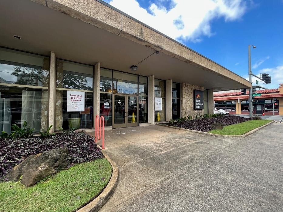 Images First Hawaiian Bank Makiki Branch