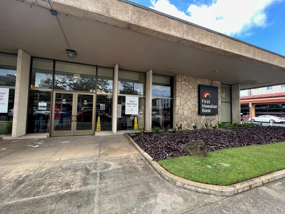 Images First Hawaiian Bank Makiki Branch