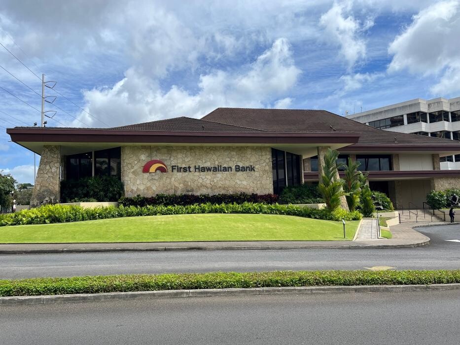 Images First Hawaiian Bank Pearlridge Branch