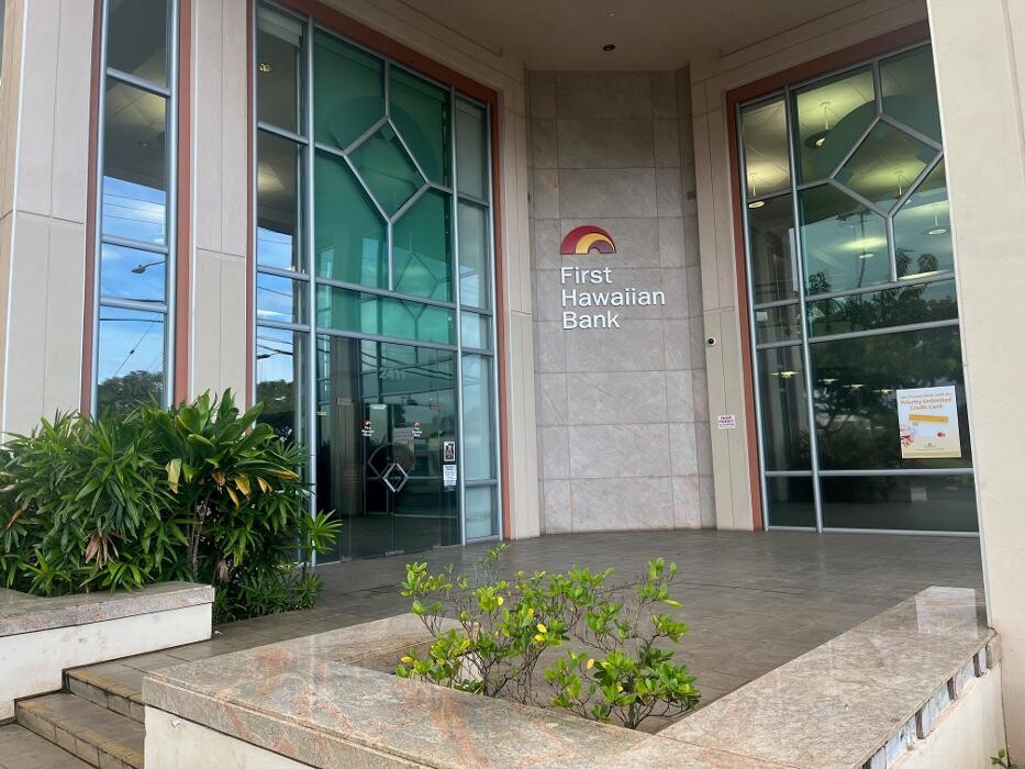 Images First Hawaiian Bank University Branch