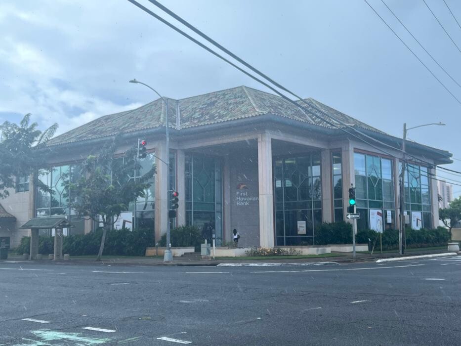 Images First Hawaiian Bank University Branch