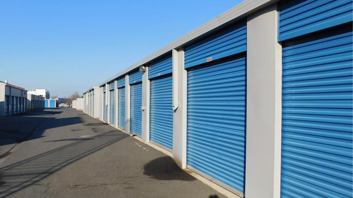 Images Air N' Space Self Storage