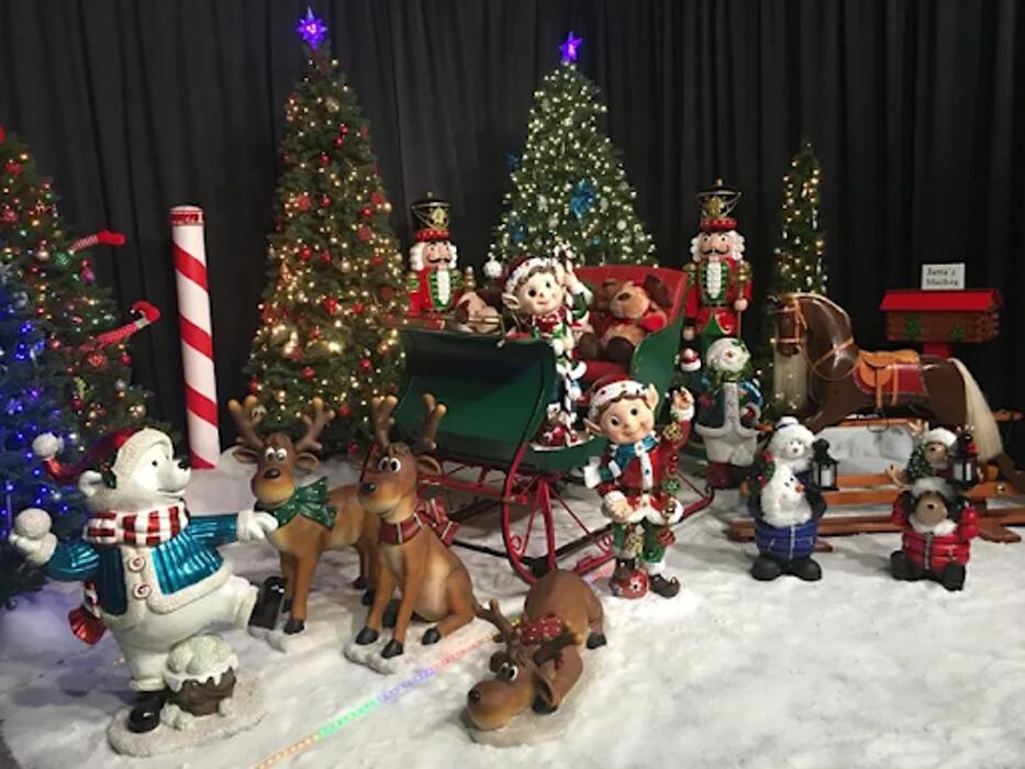 Images Santa's Workshop and Mrs. Claus' Christmas Shop