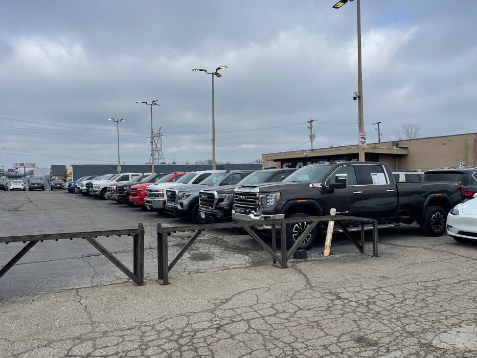 Images Savvy Auto Sales LLC