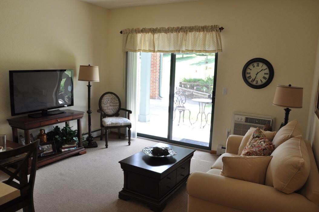 Images Charter Senior Living of Madison