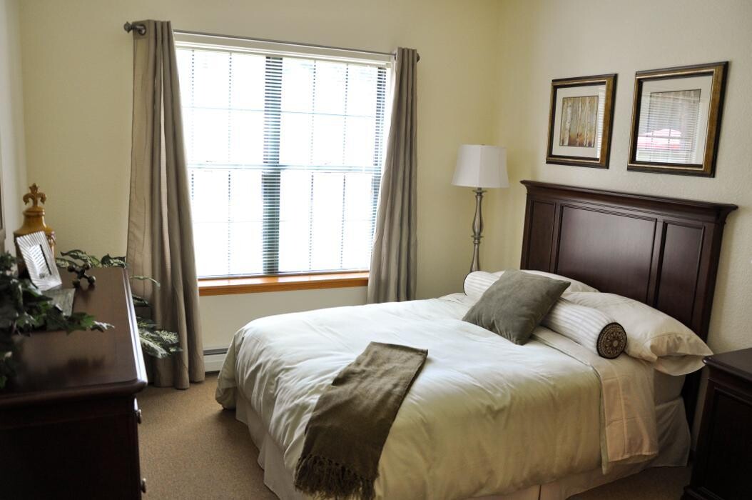 Images Charter Senior Living of Madison