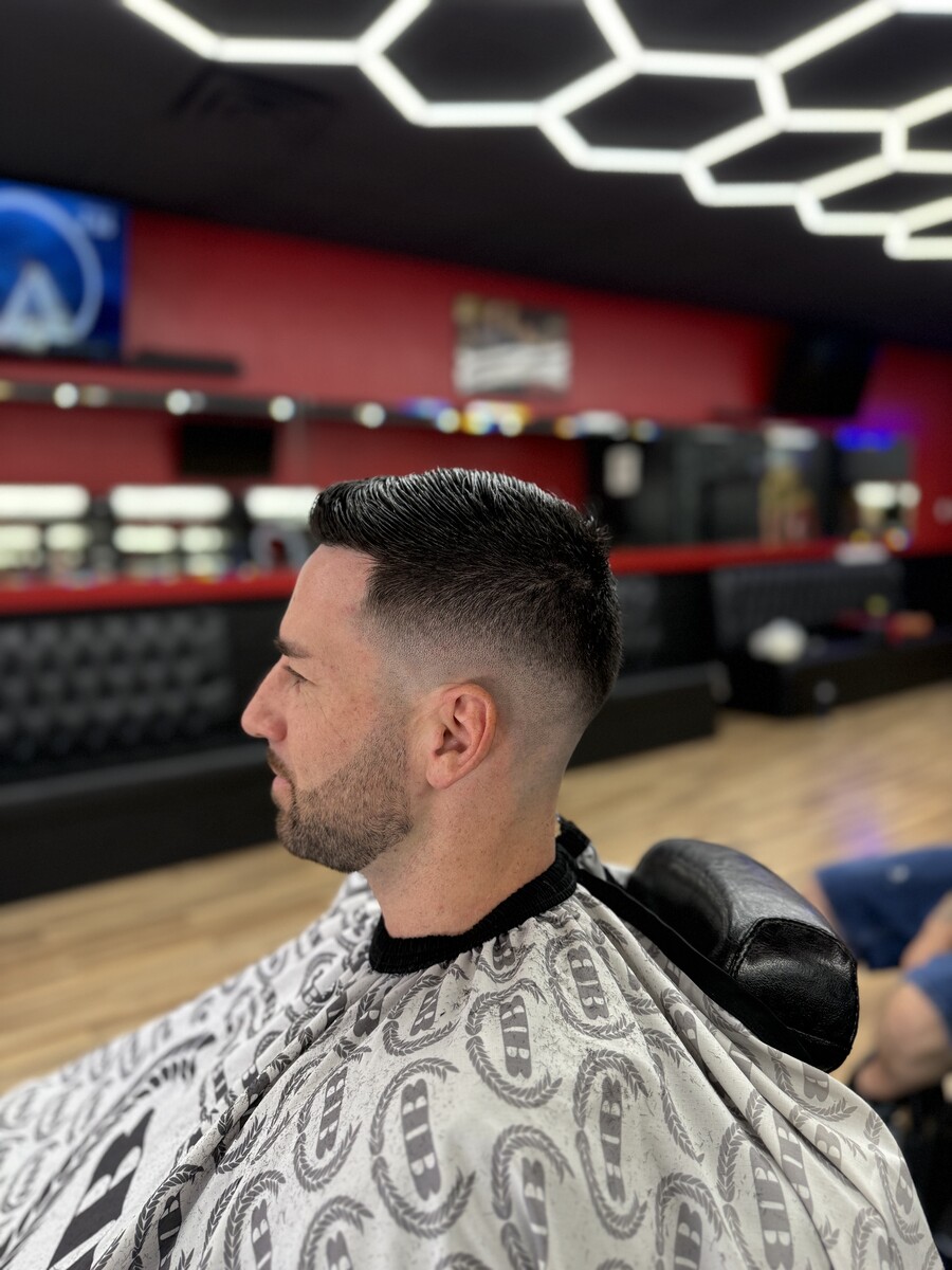 BLENDZ BARBERSHOP Logo