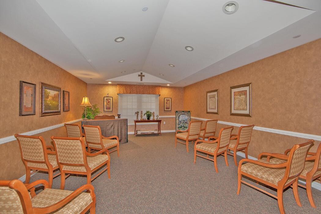 Images Charter Senior Living of Pekin