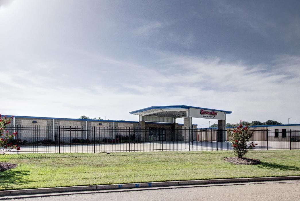 Images StorageMax Gluckstadt on Distribution Dr