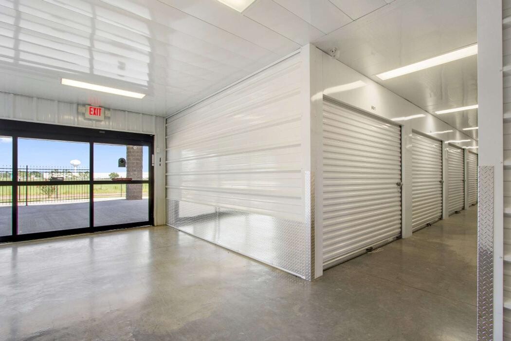 Images StorageMax Gluckstadt on Distribution Dr