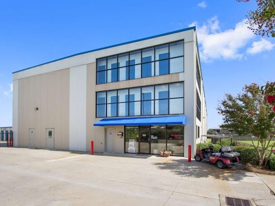Images StorageMax Gluckstadt on Distribution Dr