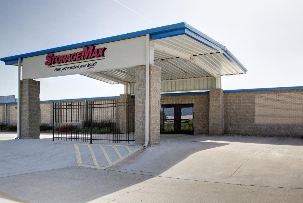 Images StorageMax Gluckstadt on Distribution Dr