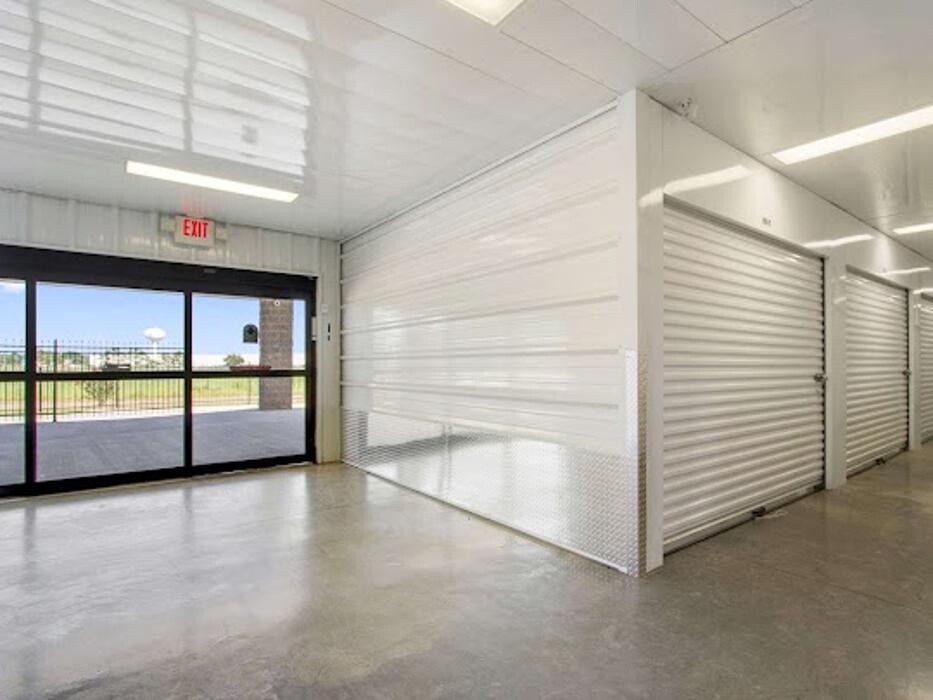 Images StorageMax Gluckstadt on Distribution Dr