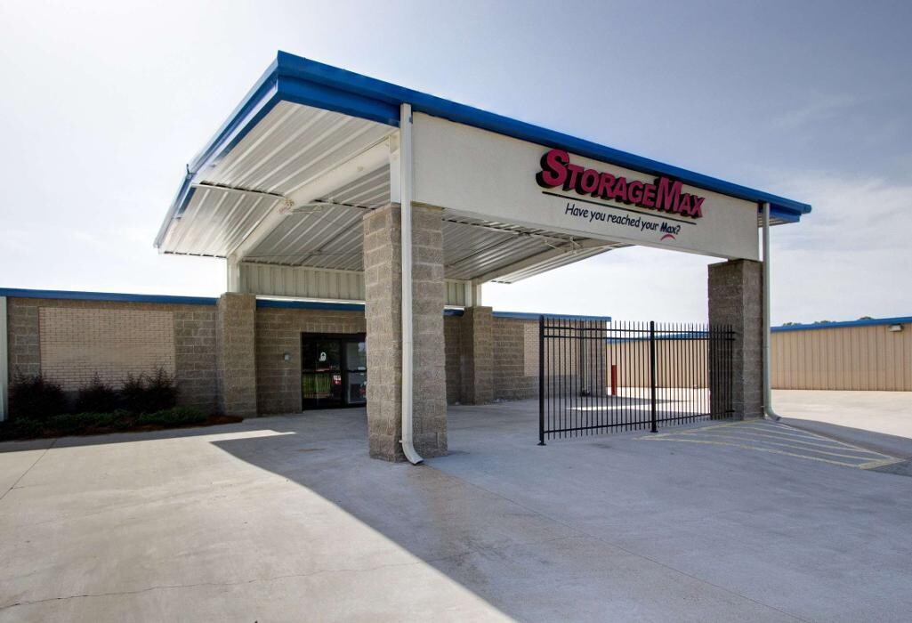 Images StorageMax Gluckstadt on Distribution Dr