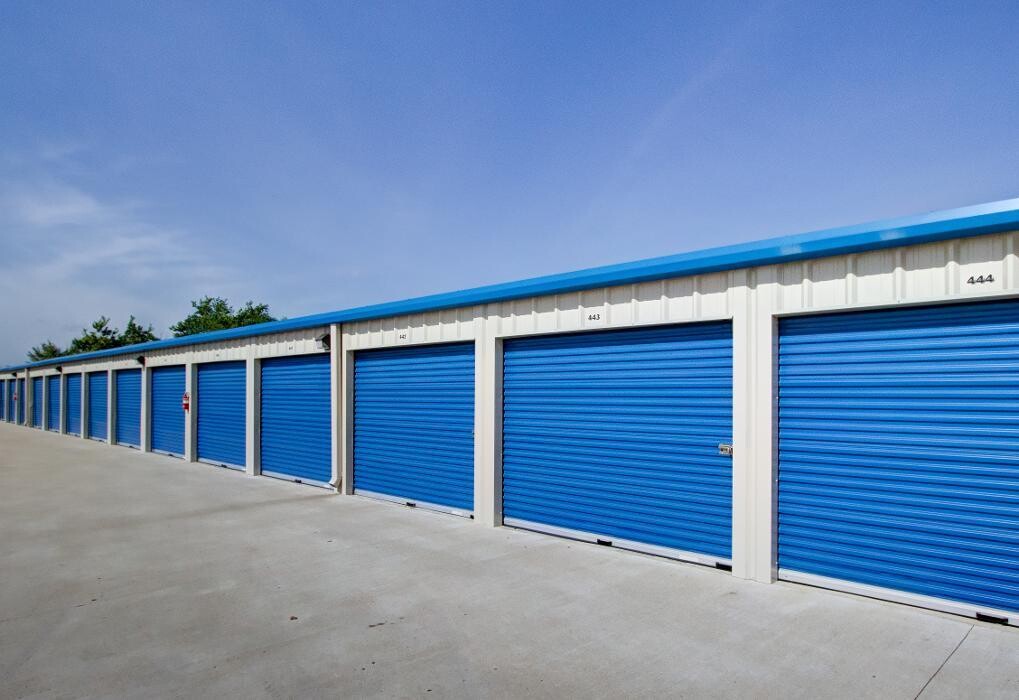 Images StorageMax Gluckstadt on Distribution Dr