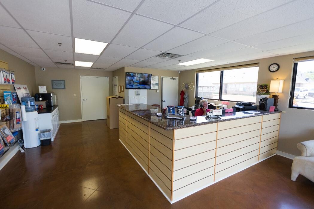 Images StorageMax Gluckstadt on Distribution Dr