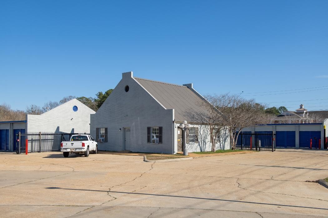 Images StorageMax Brandon on 80