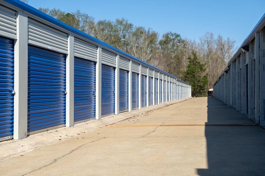 Images StorageMax Brandon on 80