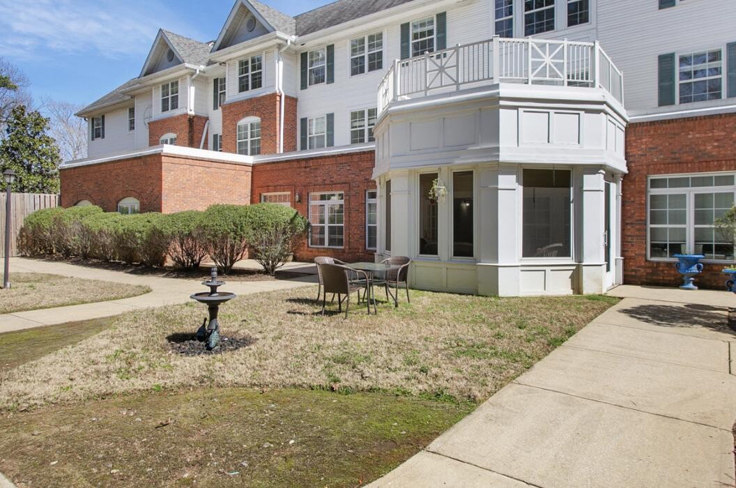 Images Charter Senior Living of Vinings