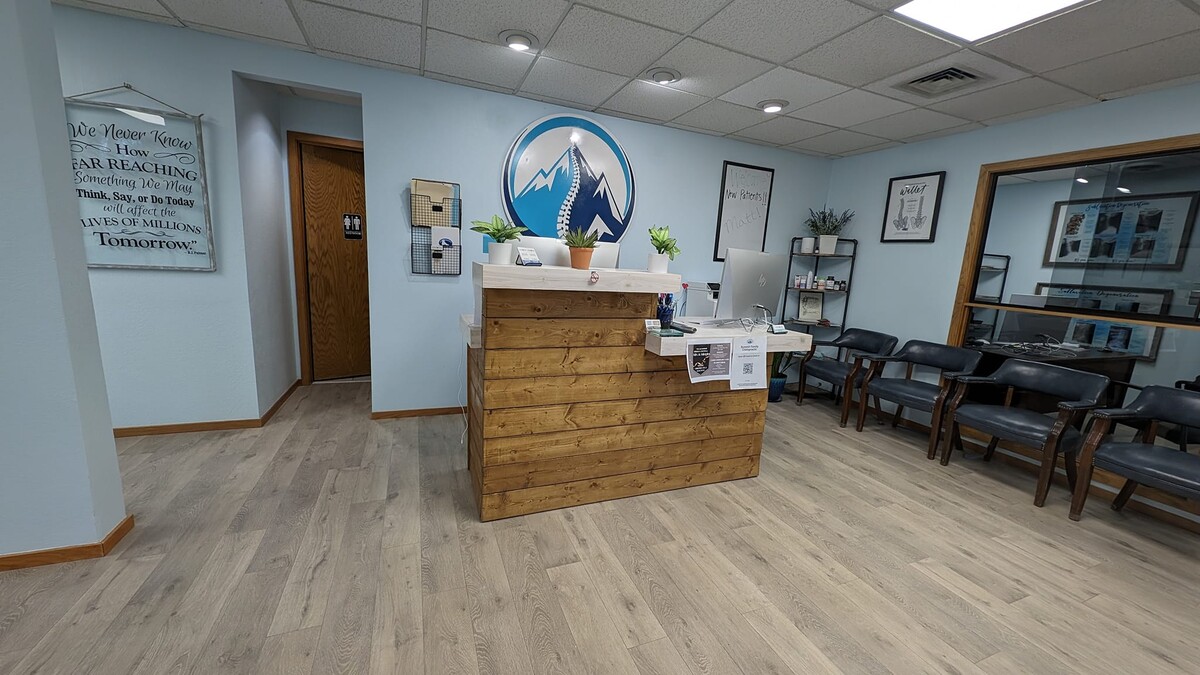 Summit Family Chiropractic Logo