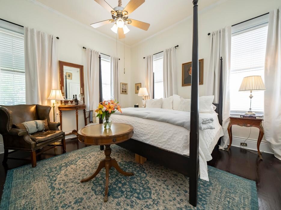 Images Chesnut Cottage Inn