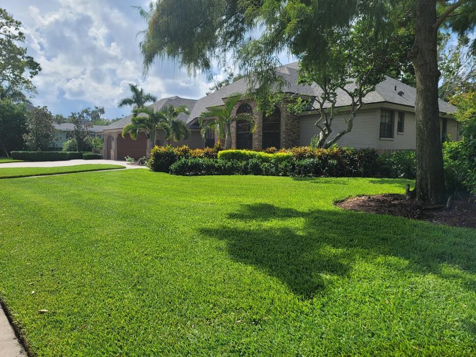 Images Signature Home Lawn and Pest Control