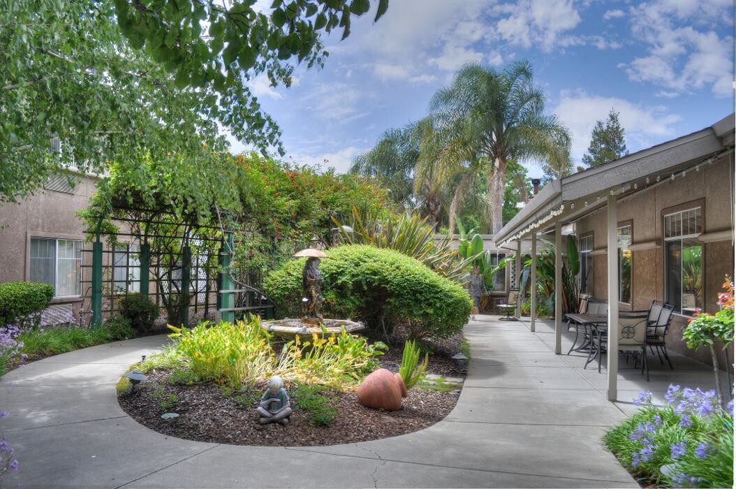 Images Carlton Senior Living Downtown Pleasant Hill