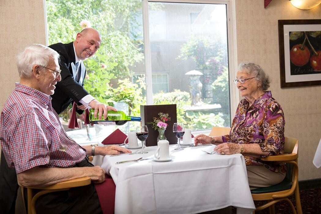 Images Carlton Senior Living Downtown Pleasant Hill