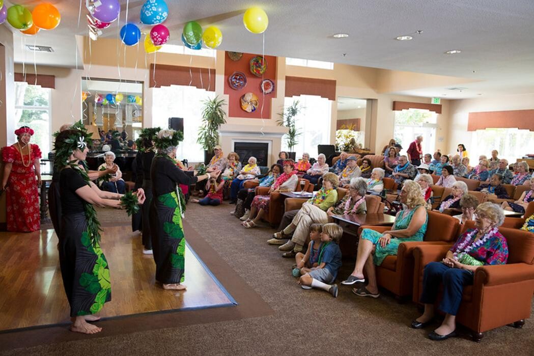 Images Carlton Senior Living San Leandro