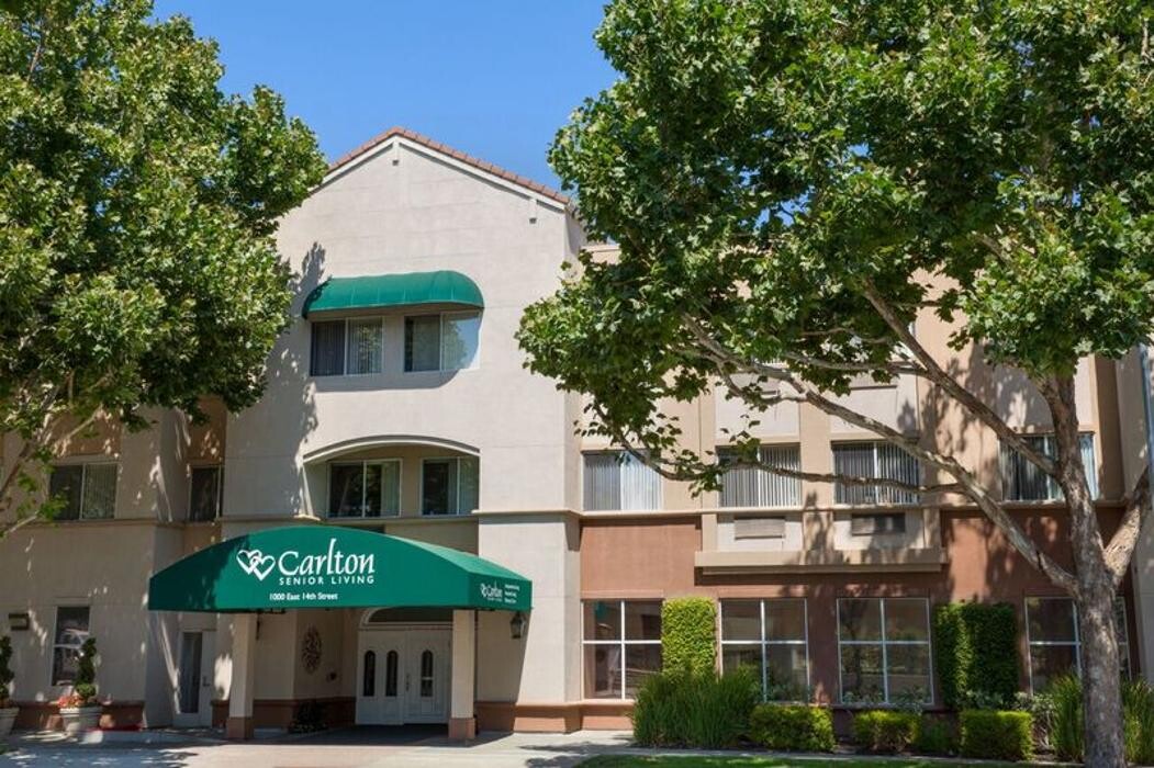 Images Carlton Senior Living San Leandro