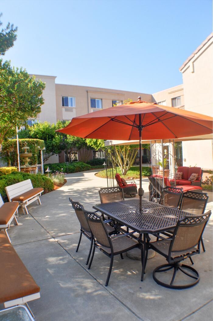 Images Carlton Senior Living San Leandro