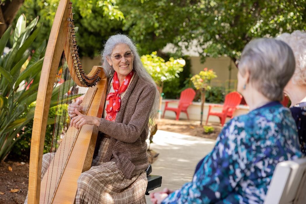 Images Carlton Senior Living San Leandro