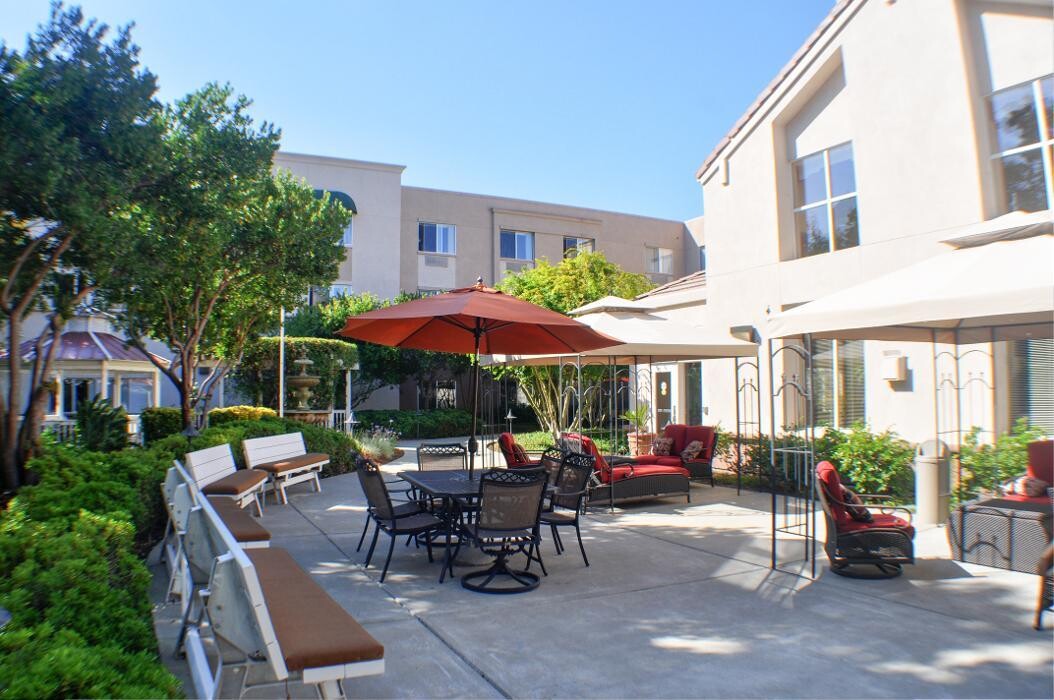 Images Carlton Senior Living San Leandro