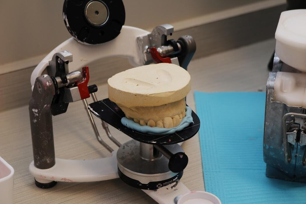 Images Britely Dentures + Implants Studio