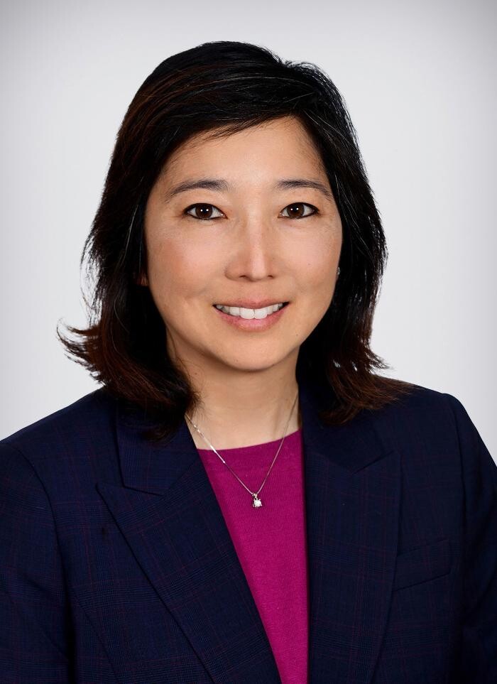 Images Esther Kim, M.D., F.A.R.S.