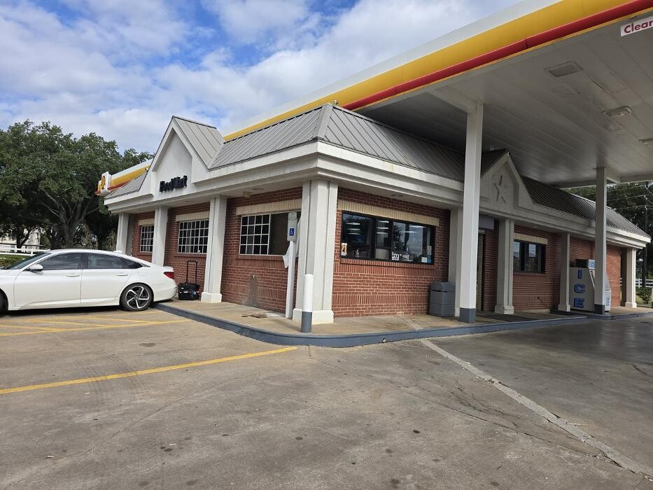 Images CoinFlip Bitcoin ATM - Checkout Food Stores 49 (Houston)